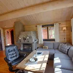 Mountain Getaway With Sauna And Views Feriehus